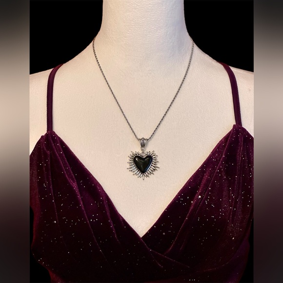 Sacred Heart Necklace Black Heart Silver Necklace Stainless Steel Chain New - Picture 4 of 12